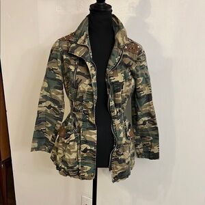 Camouflage Green and Brown Utility Jacket with Collared Neckline and hood